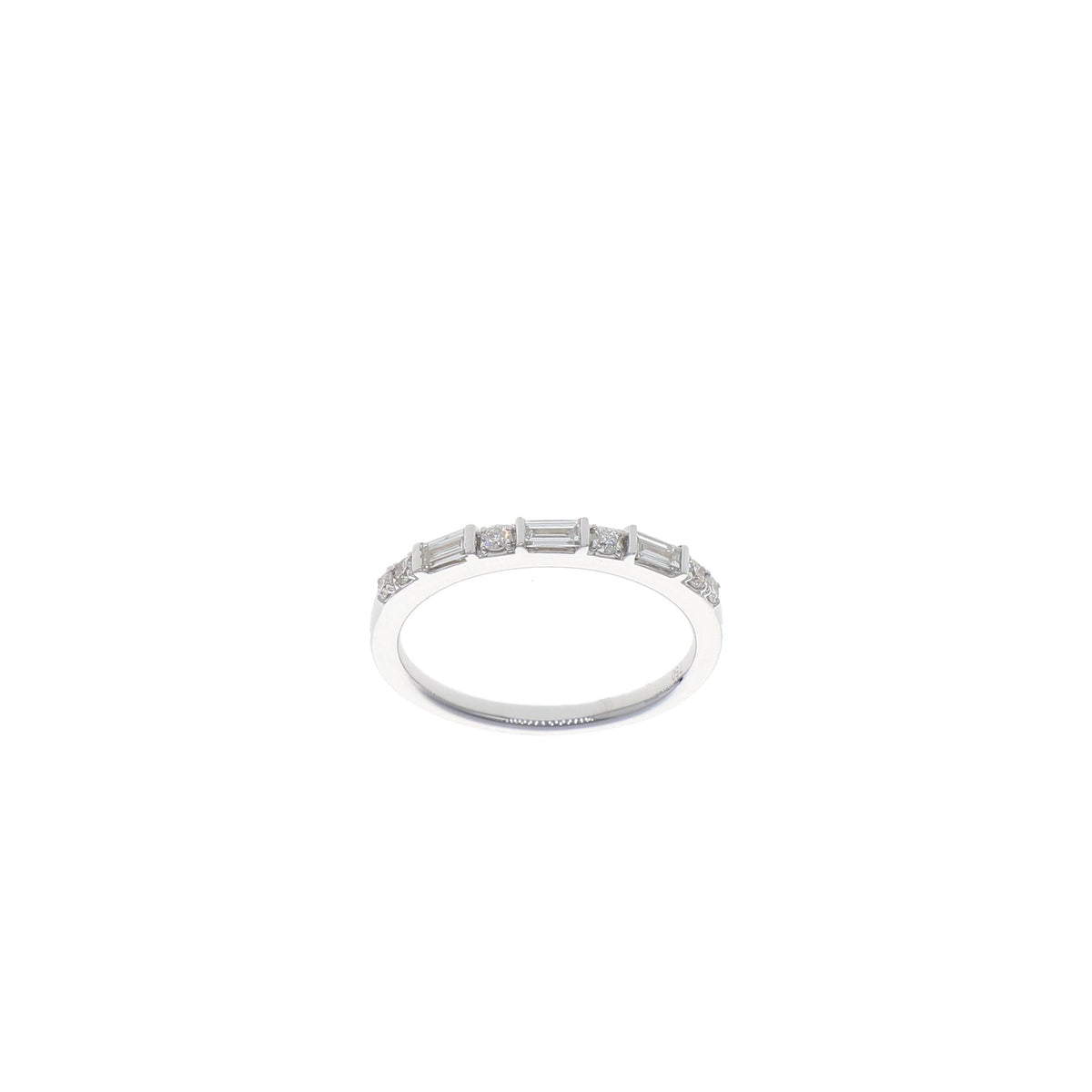 Anillo Oro Blanco y Brillantes Medio Cintillo AN13369