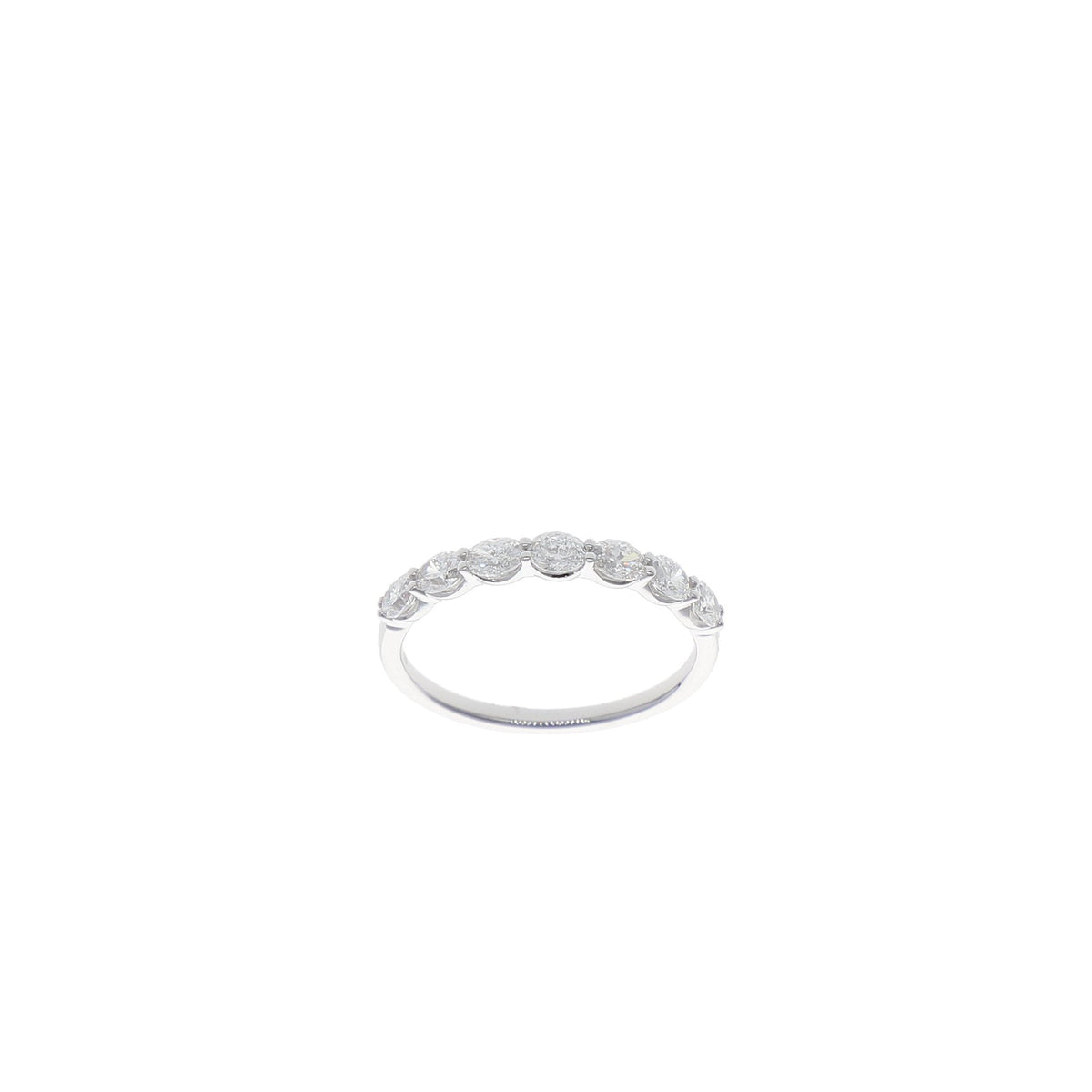 Anillo Oro Blanco y Diamantes Navette Medio Cintillo AN13371