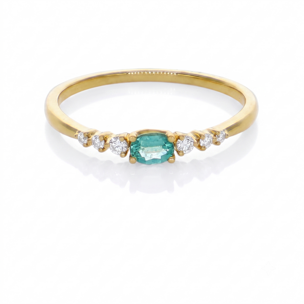 Anillo Oro Amarillo 18K con Esmeralda Oval y Diamantes  | AN-14669