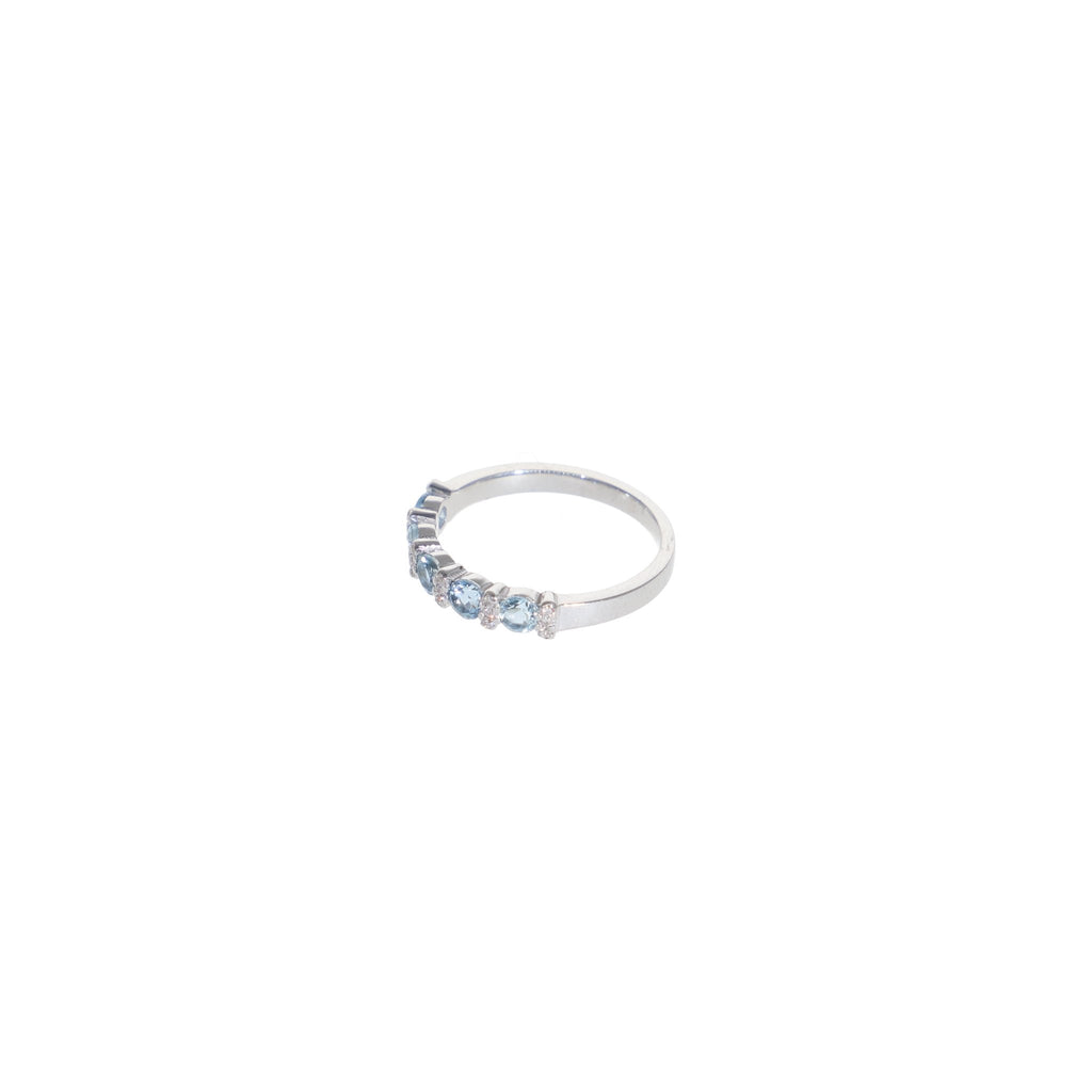 Anillo Oro Blanco Aguamarina y Brillantes Medio Cintillo AN12869 - Joyería Rometsch