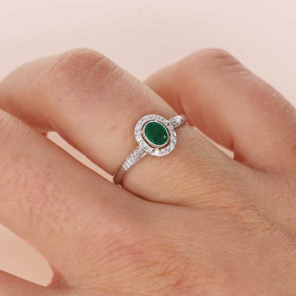 Anillo Oro Blanco Esmeralda y Brillantes AN11858 - Joyería Rometsch