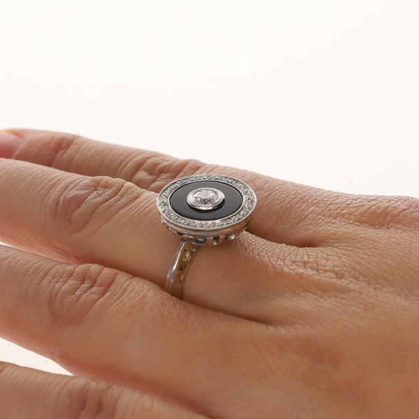 Anillo Oro Blanco Onix y Brillantes AN10410 - Joyería Rometsch