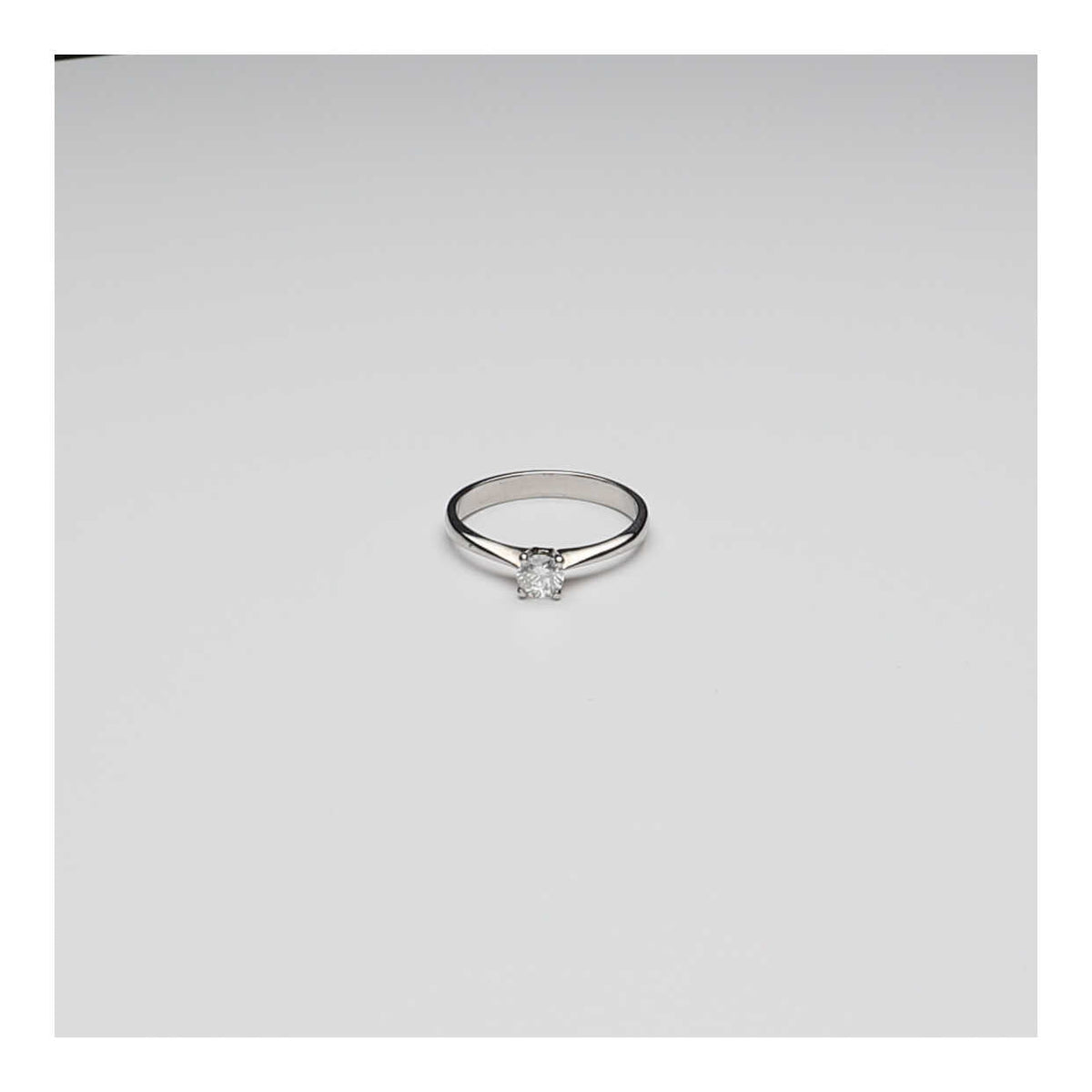 Anillo Oro Blanco Solitario Brillante, AN2106007 - Joyería Rometsch